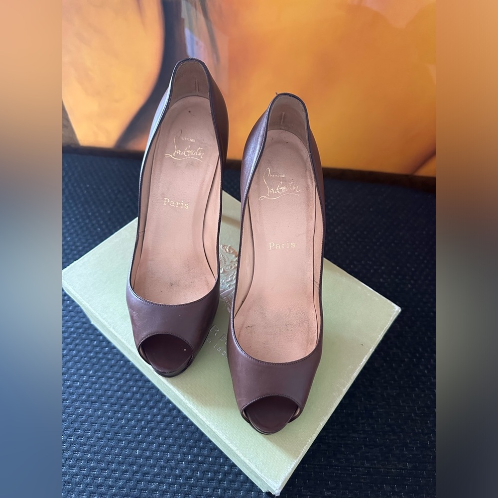 Christian Louboutin platform peep toe pump